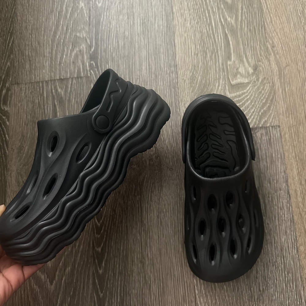 Women’s Hollow Out Clogs